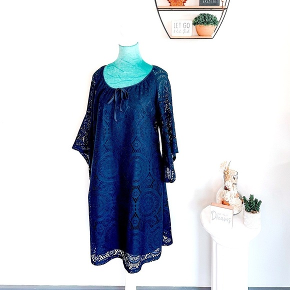 Tacera Navy Blue Lace Dress - Medium: Sophisticated Allure with Flowy Sleeves - Picture 2 of 11